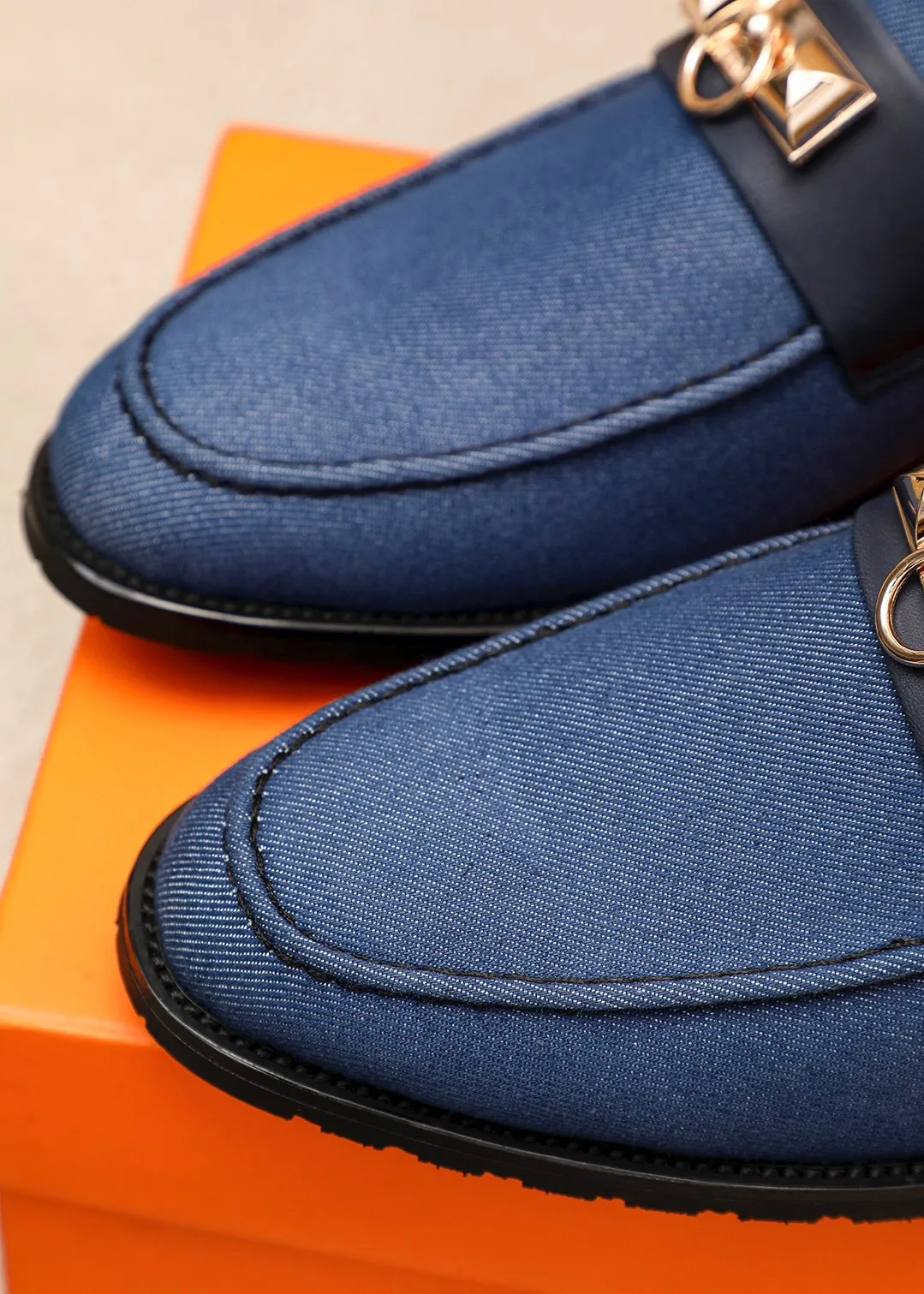 Men's shoes 💰442💐 Product trademark: HERMES "Hermès" casual leather shoes Regular size: 38-44 (45.46.47🉑️customized) Product materials: Selected imported fabric upper + classic hardware buckle, imported water-dyed 🐂 cowhide lining. Strong three-dimensional visual effect, combined outsole Color: 3⃣️colors available